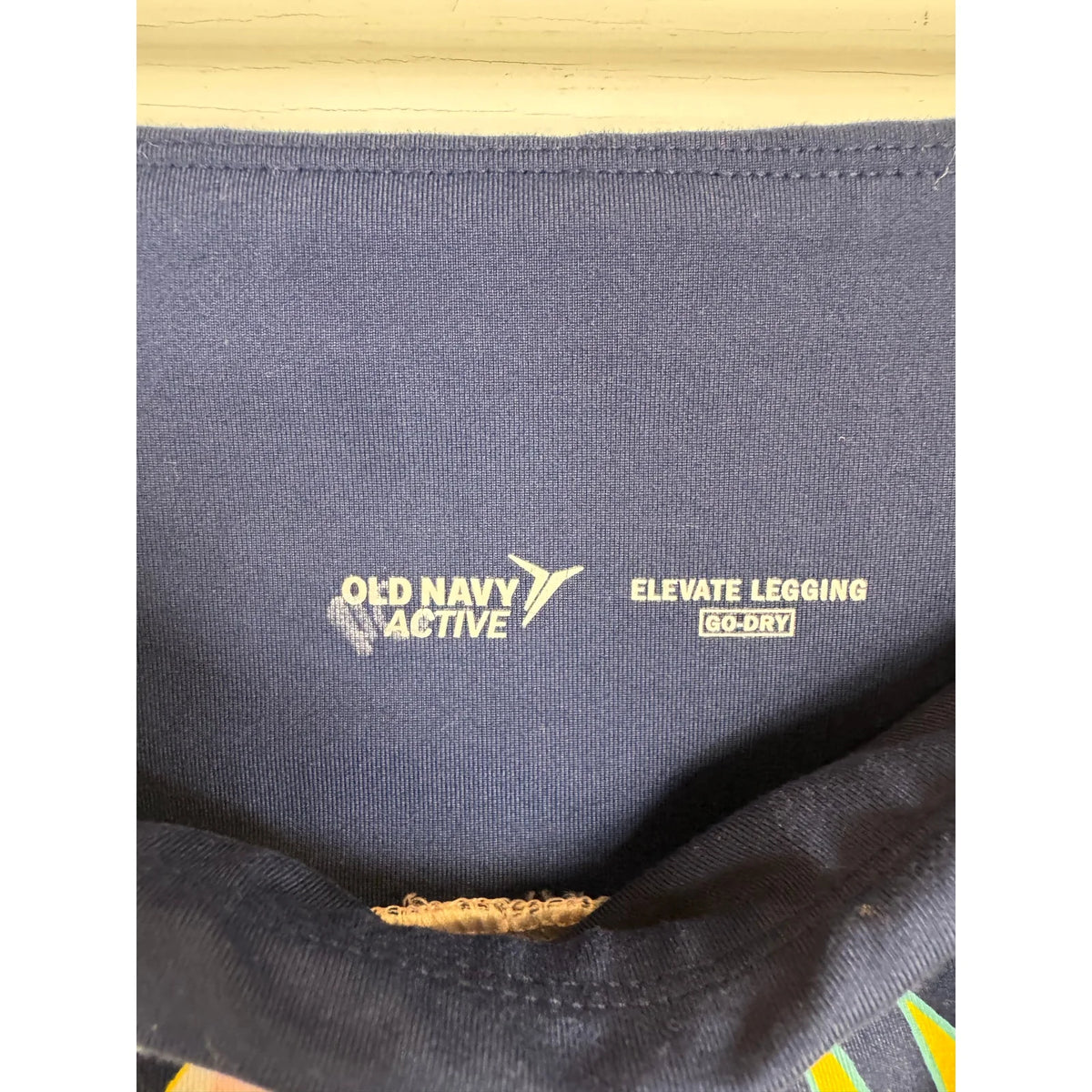 Old Navy Athletic Capri Leggings Women's Size Small - Image 4