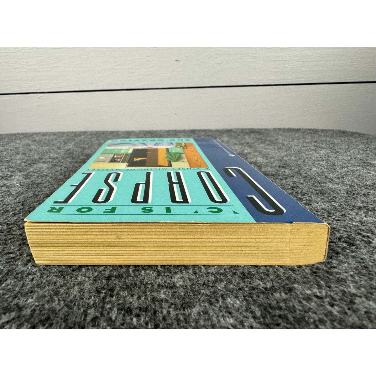 C is for Corpse by Sue Grafton (Paperback) - Image 6