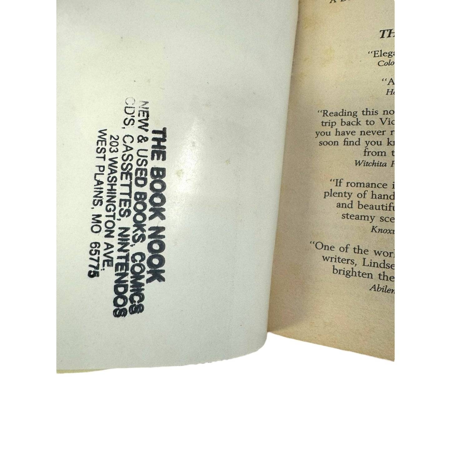 The Present by Johanna Lindsey (Paperback)