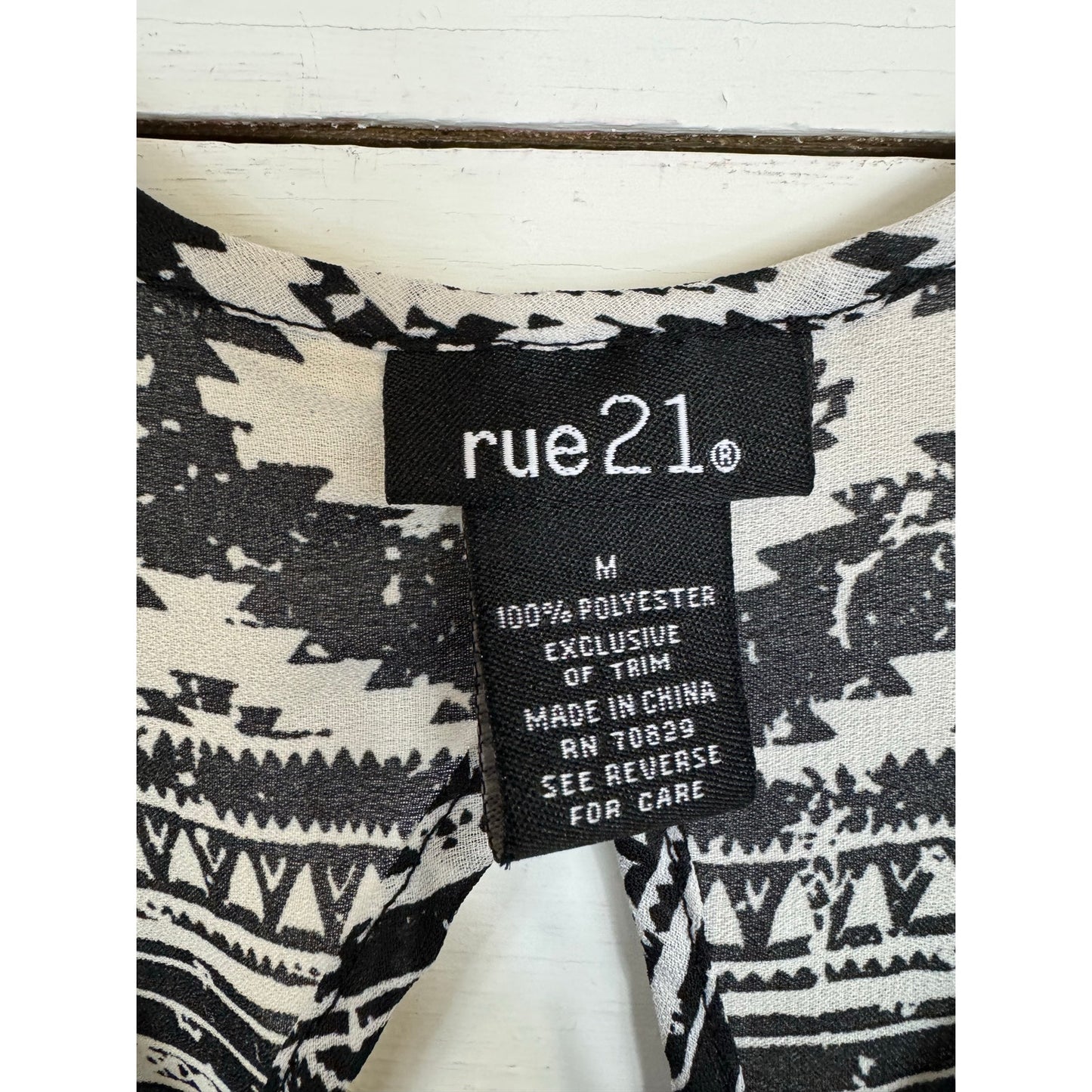 Rue21 Black and White Sleeveless Blouse Women's Size Medium