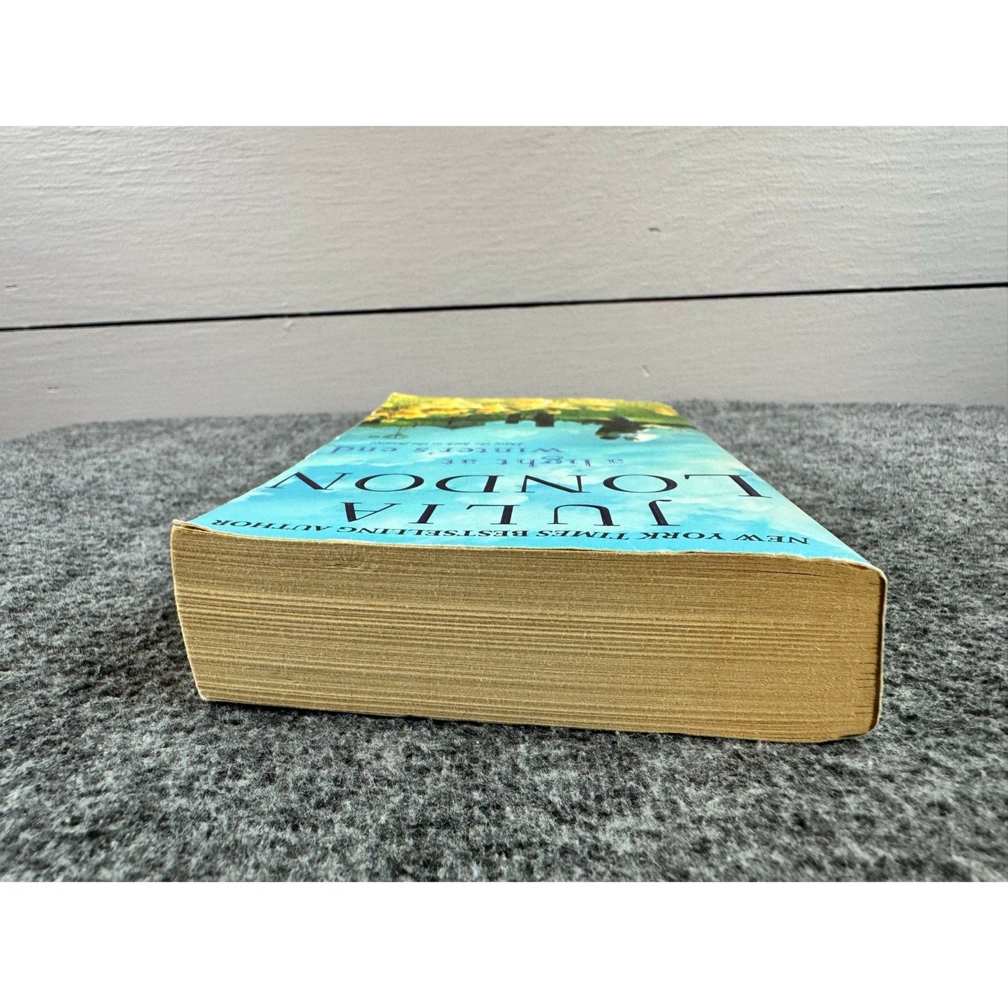 A Light at Winter's End by Julia London (Paperback)