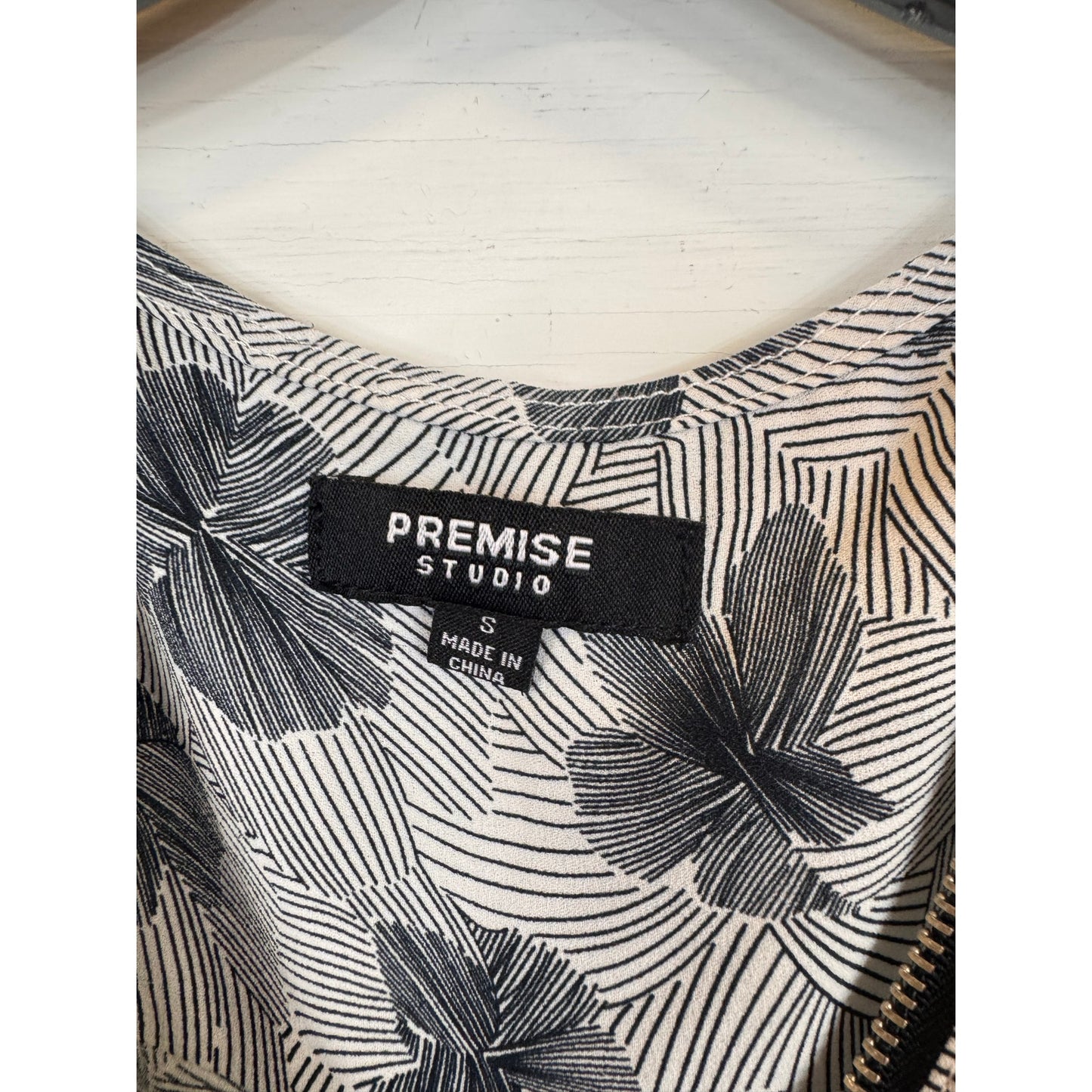 Premise Studio Sleeveless Floral Blouse Women's Size Small