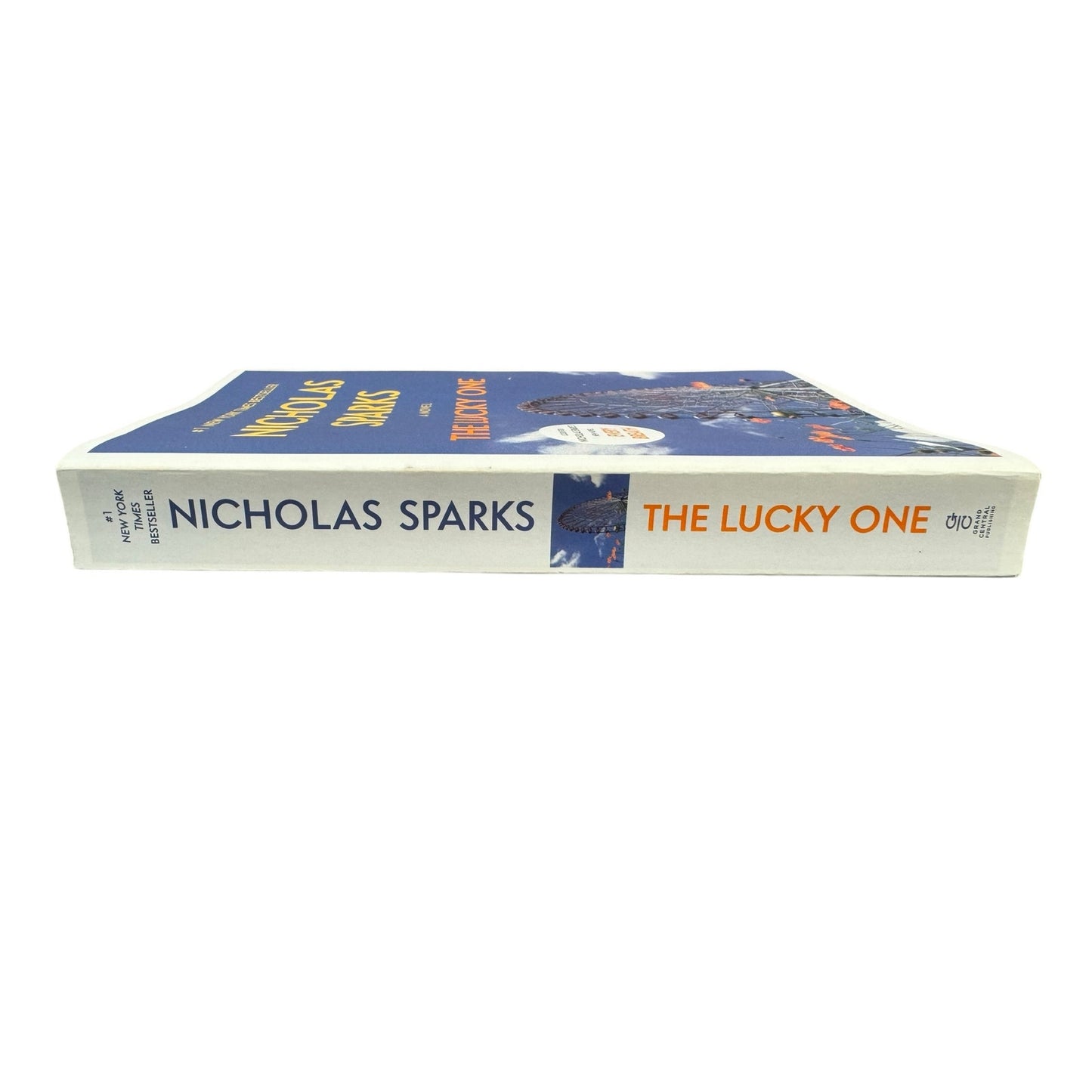 The Lucky One by Nicholas Sparks (Paperback)