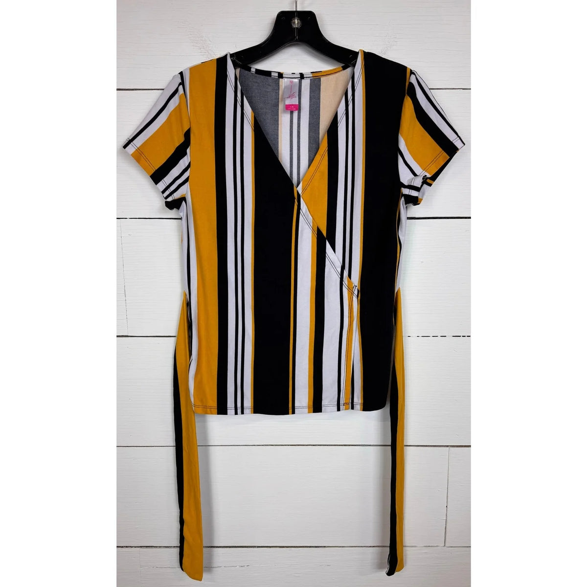 No Boundaries Short Sleeve Blouse Women's Size Large - Image 1