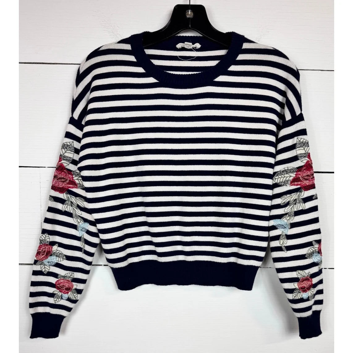 Wyld Hart Cropped Sweater Women's Size Small - Image 1