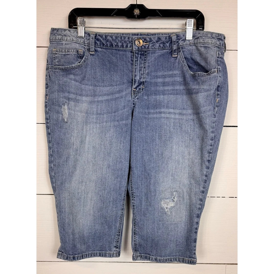 Arizona Denim Shorts Women's Size 18 - Image 1