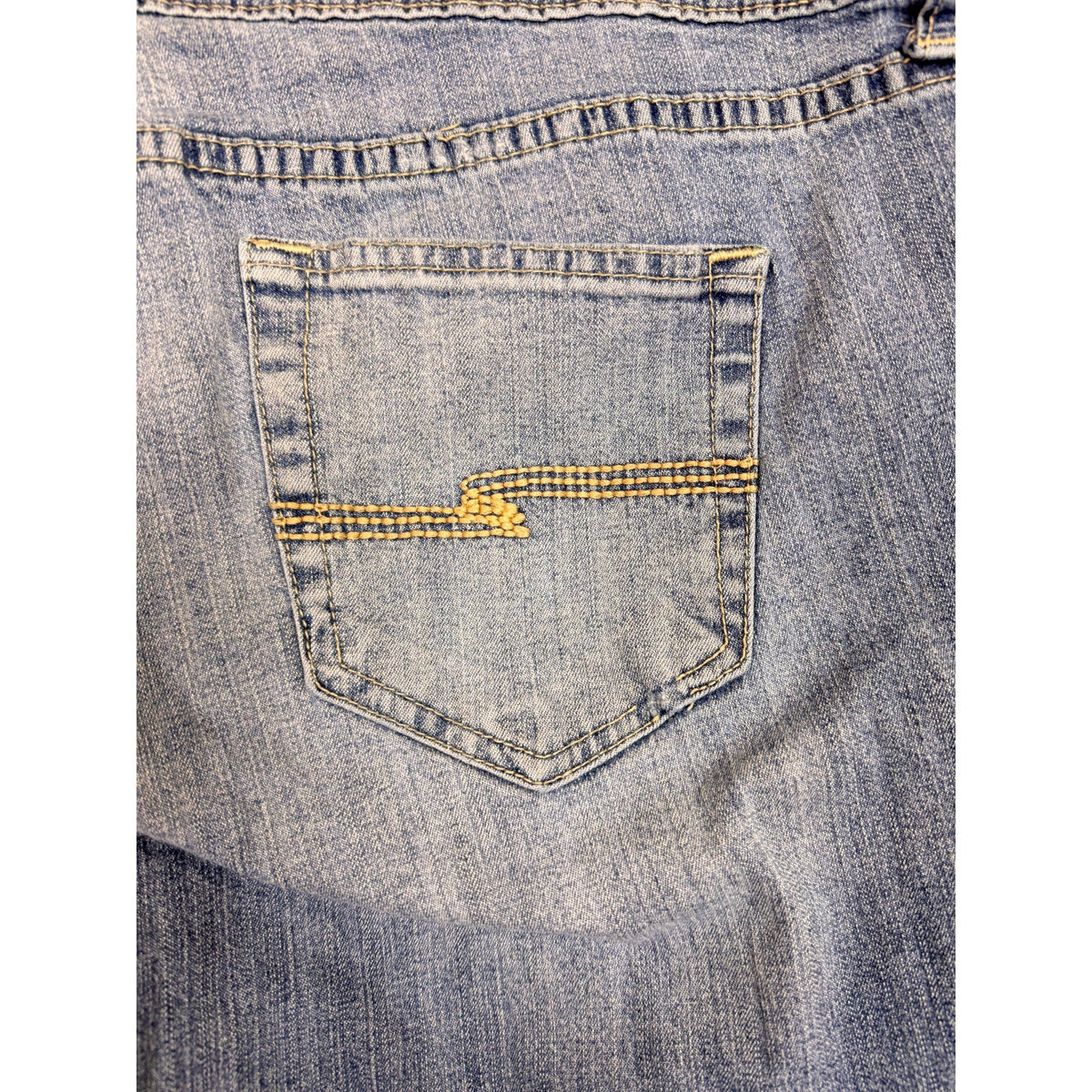 Arizona Denim Shorts Women's Size 18 - Image 3