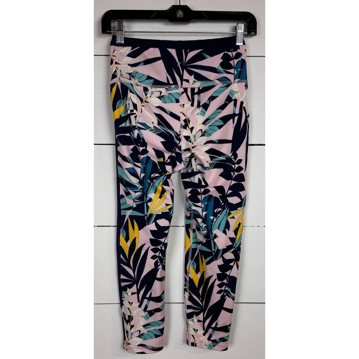 Old Navy Athletic Capri Leggings Women's Size Small - Image 2