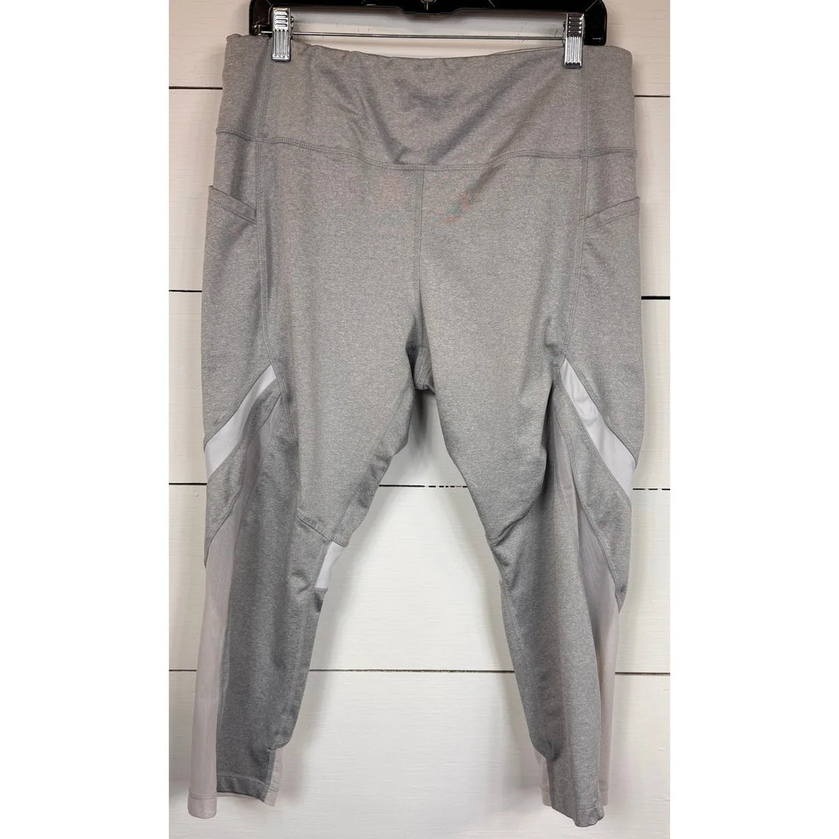 Avia Gray Capri Leggings Women's Size XL - Image 1