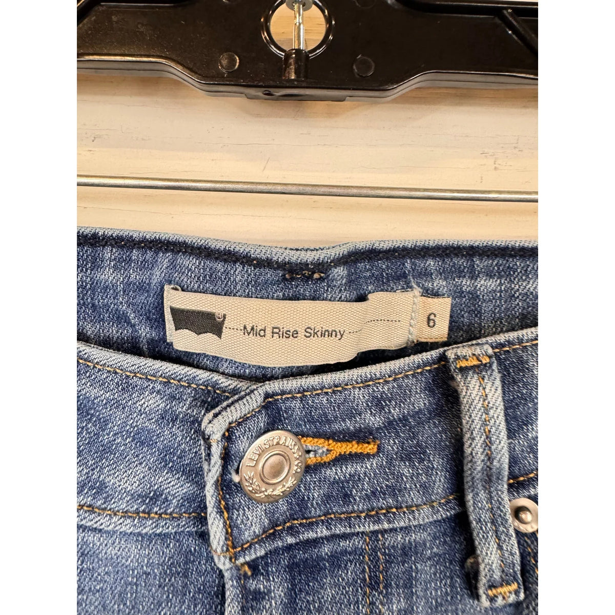 Levi's Mid Rise Cropped Skinny Jeans Women's Size 6 - Image 3