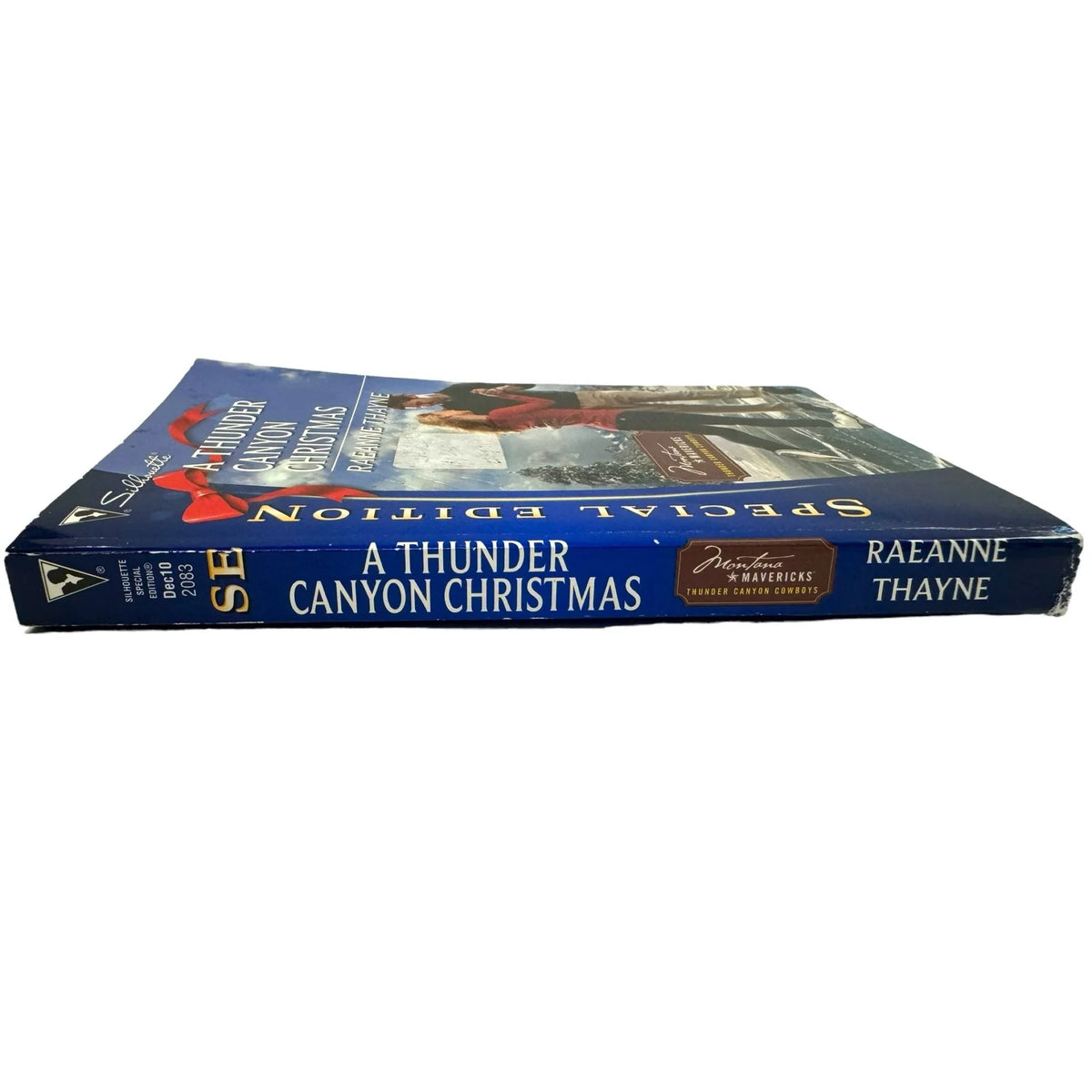 A Thunder Canyon Christmas by Raeanne Thayne (Paperback) - Image 3