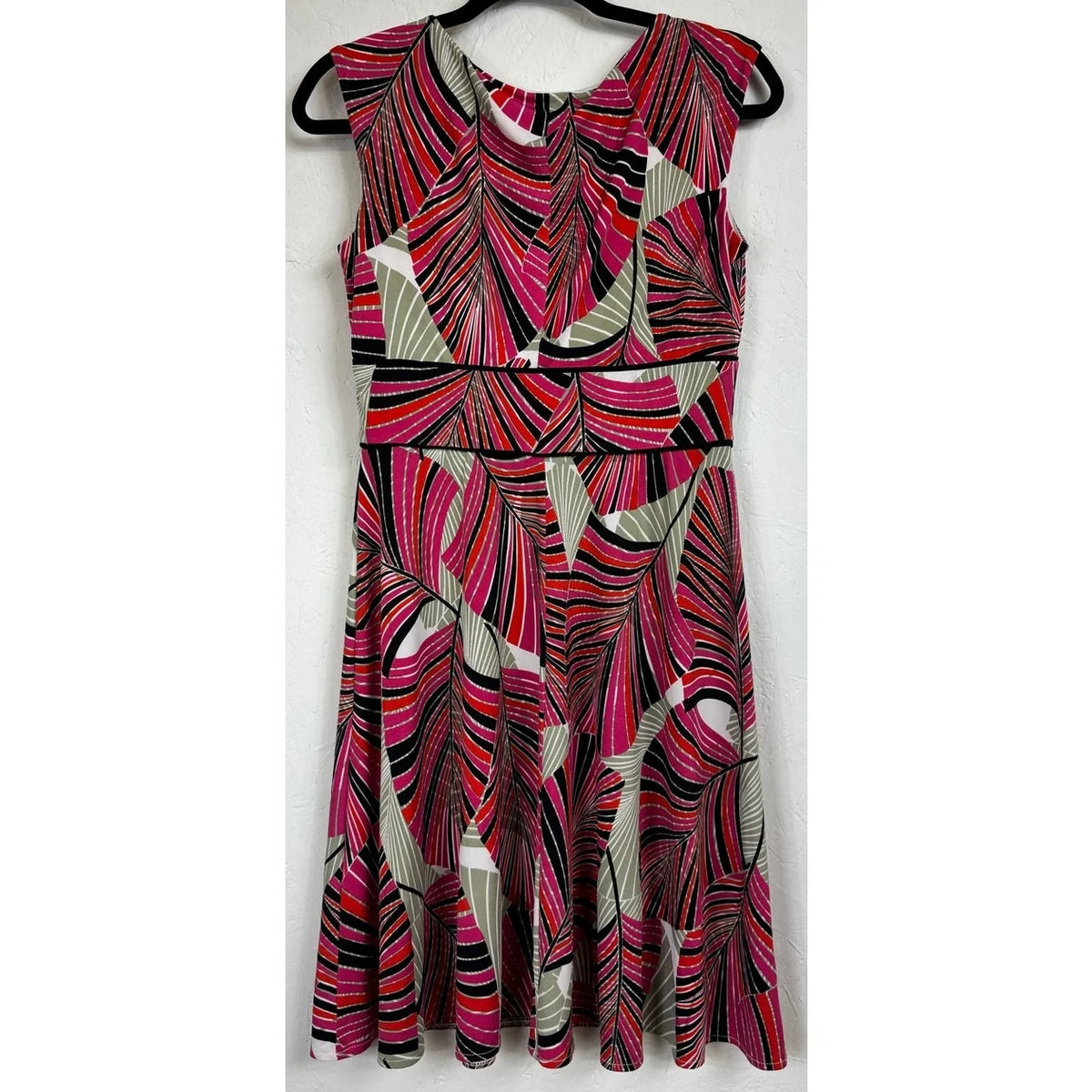 Dressbarn Red and Pink Sleeveless Knee-length Dress Women's Size 8 - Image 2