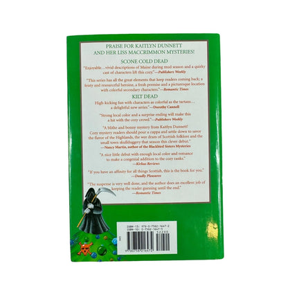 A Wee Christmas Homicide by Kaitlyn Dunnett (Hardcover) - Image 2