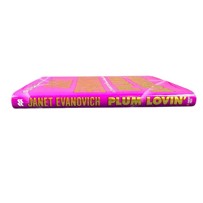 Plum Lovin' by Janet Evanovich (Hardcover) - Image 3