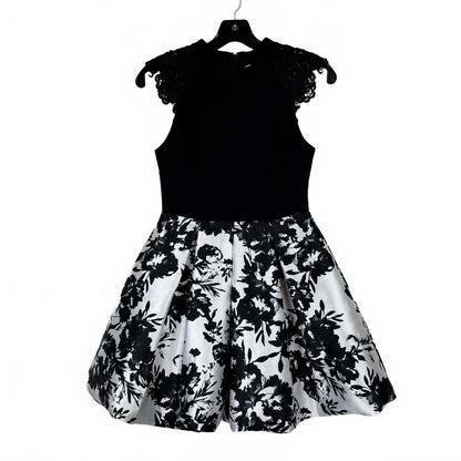 Xtraordinary Black And White Floral Sleeveless Knee-Length Dress Women's Size 1 - Image 1