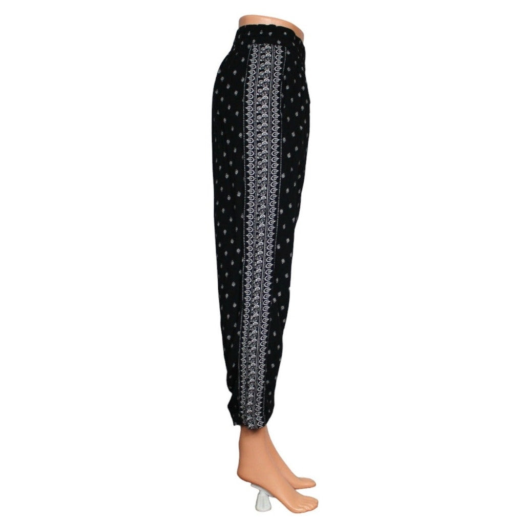 Old Navy Capri Women's Size Medium - Image 2