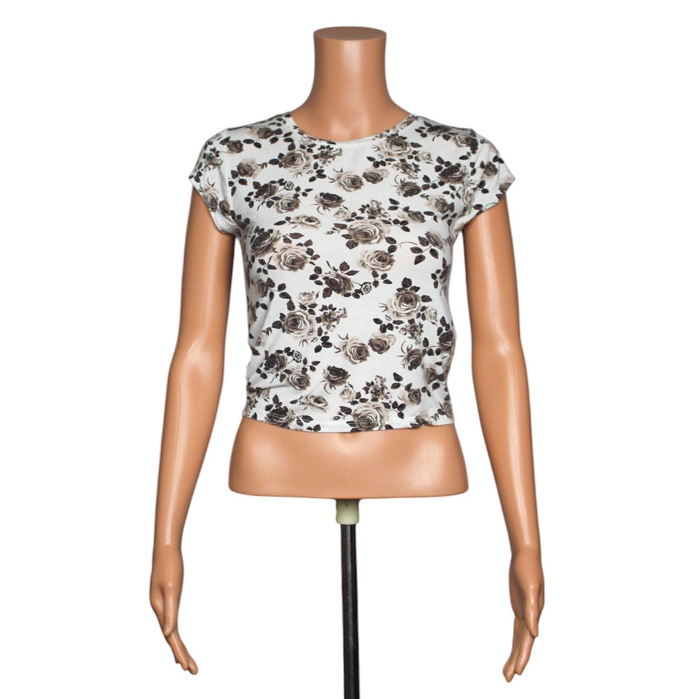 Forever 21 Short Sleeve Cropped Top Women's Size Small - Image 1