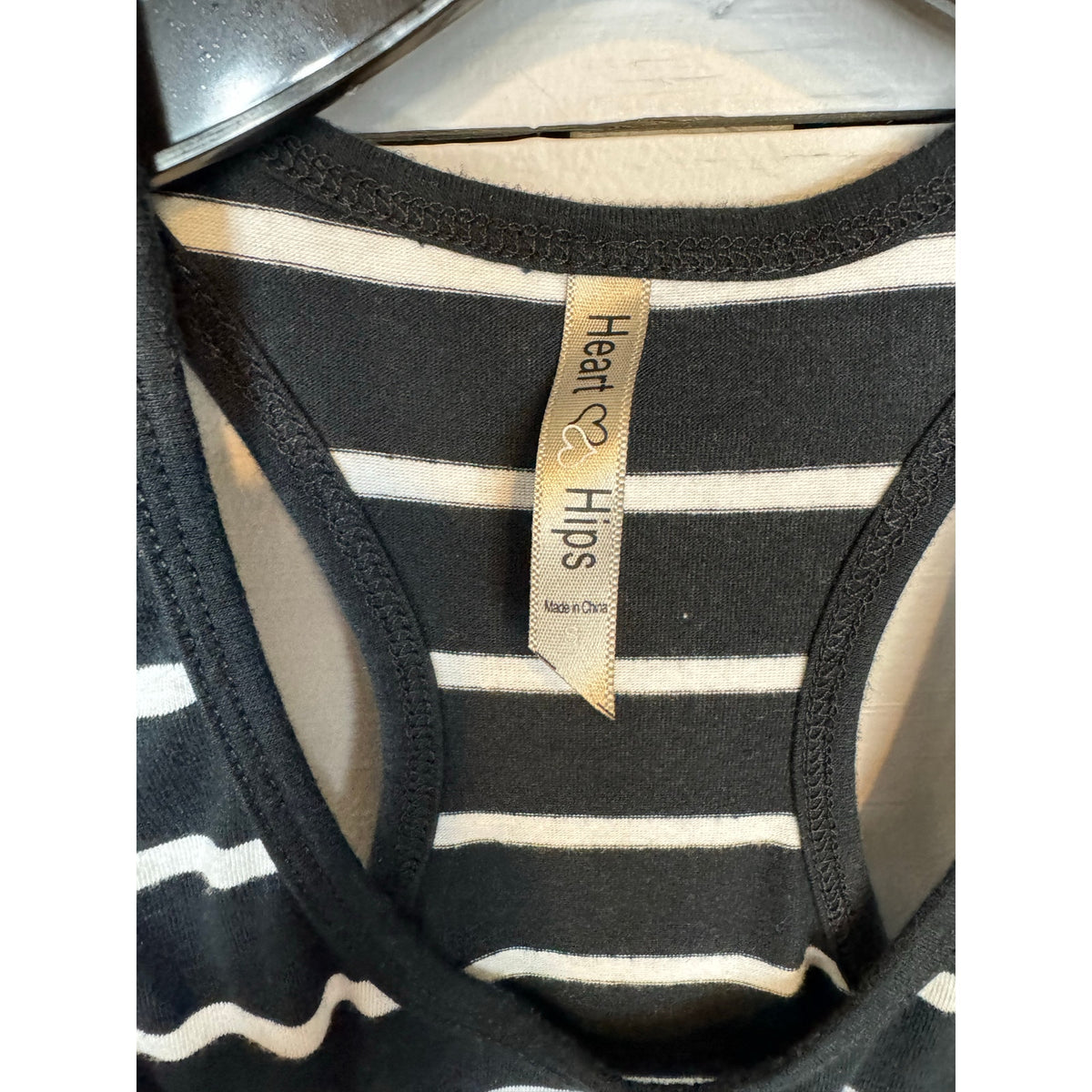 Heart Hips Thank Top Women's Size Small - Image 3