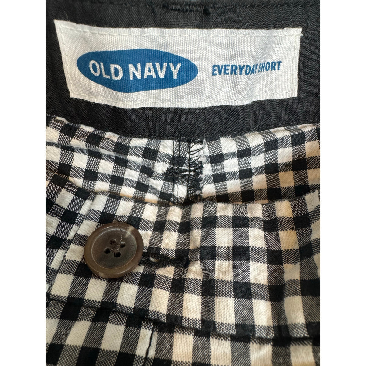 Old Navy Shorts Women's Size 4 - Image 3
