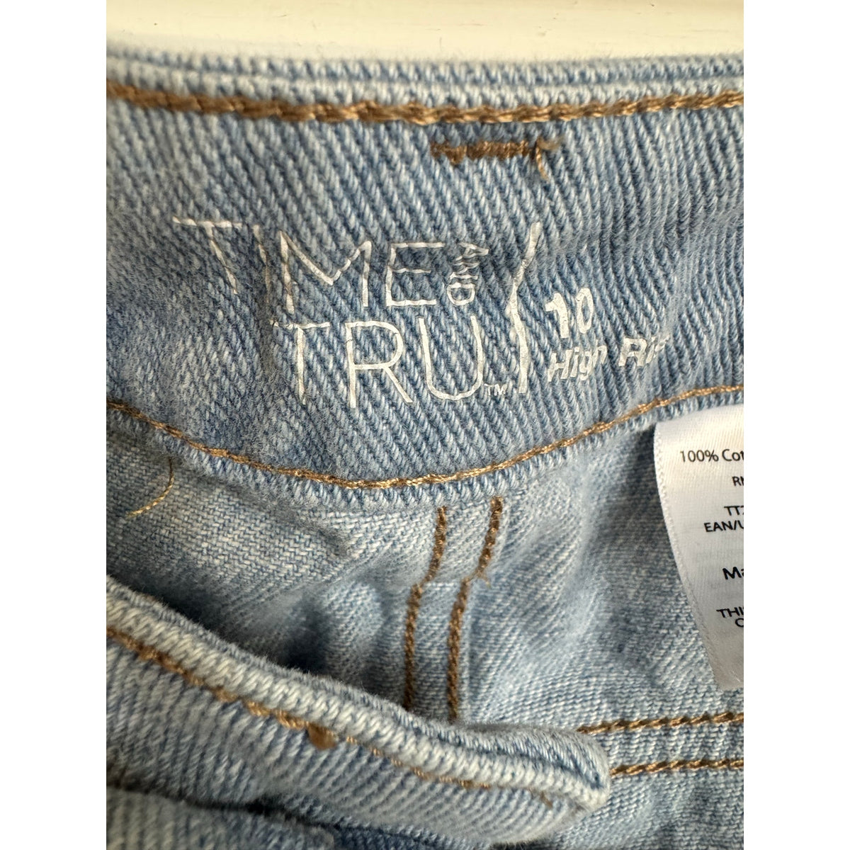 Time and Tru Denim Shorts Women's Size 10 - Image 3