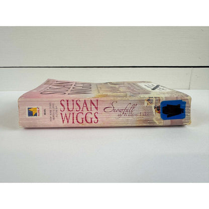 Snowfall at Willow Lake by Susan Wiggs (Paperback) - Image 3