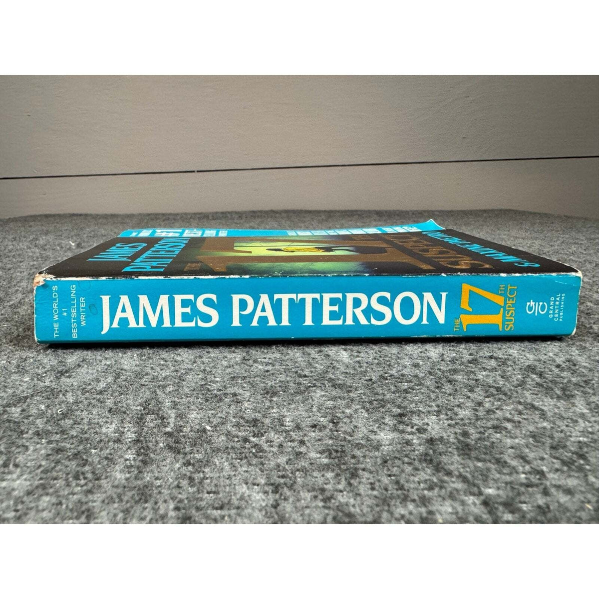 The 17th Suspect by James Patterson (Paperback) - Image 3