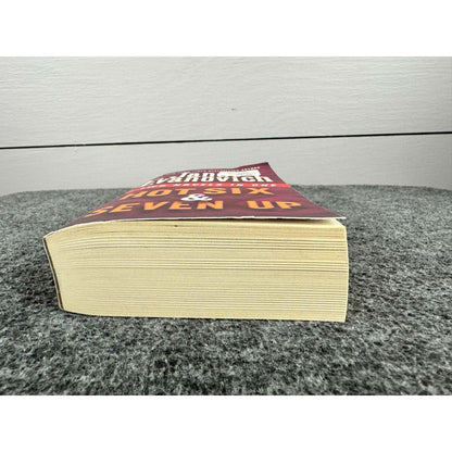 Hot Six & Seven Up by Janet Evanovich (Paperback) - Image 4