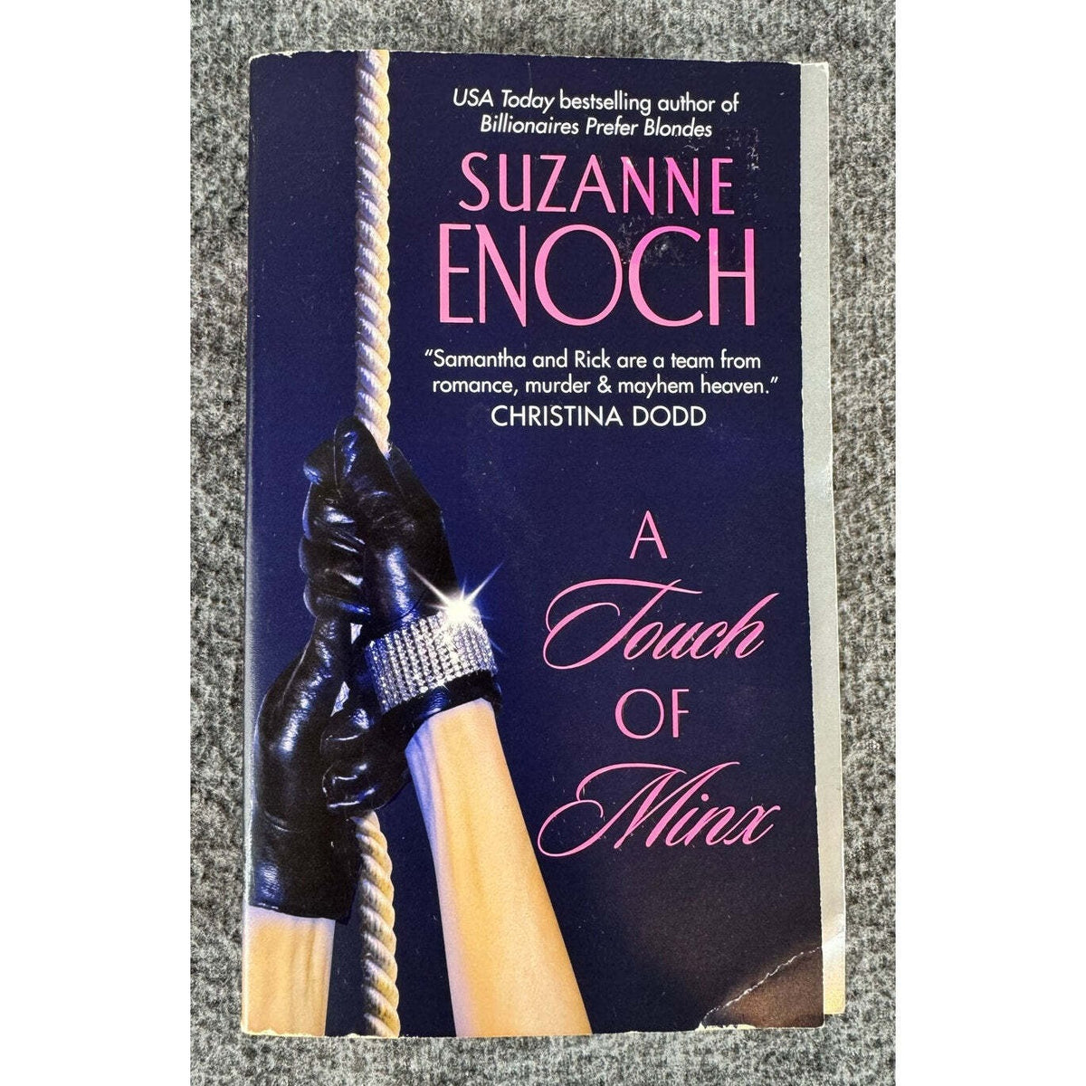 A Touch of Minx by Suzanne Enoch (Paperback) - Image 1