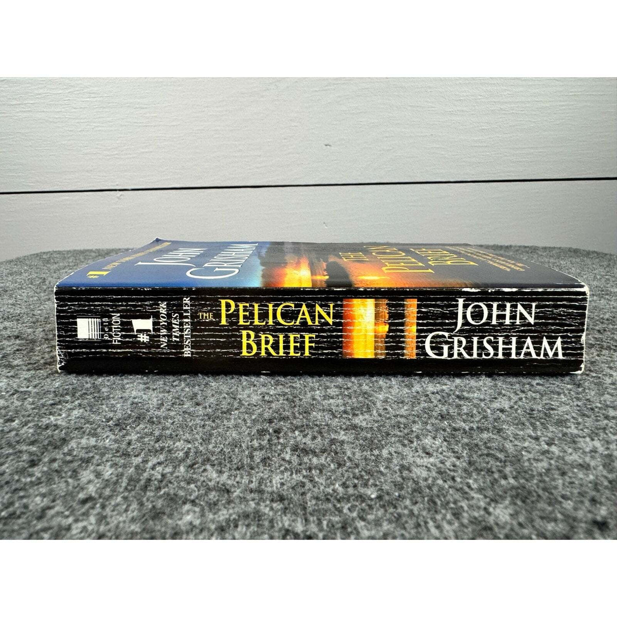The Pelican Brief by John Grisham (Paperback) - Image 3