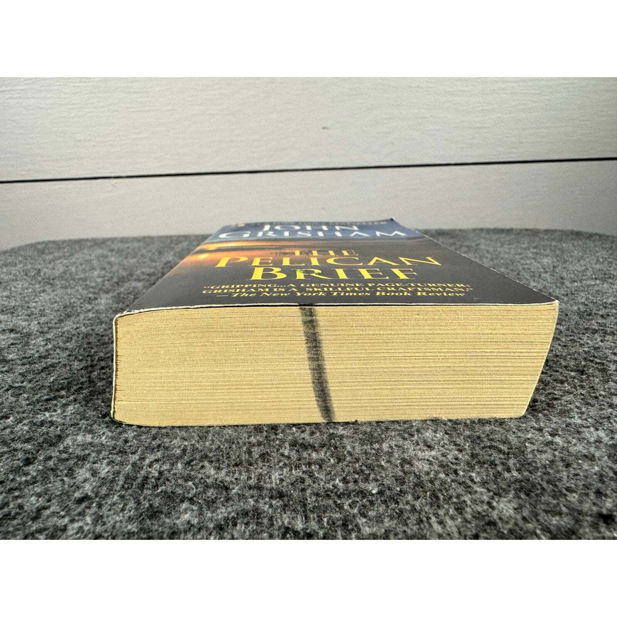 The Pelican Brief by John Grisham (Paperback) - Image 4