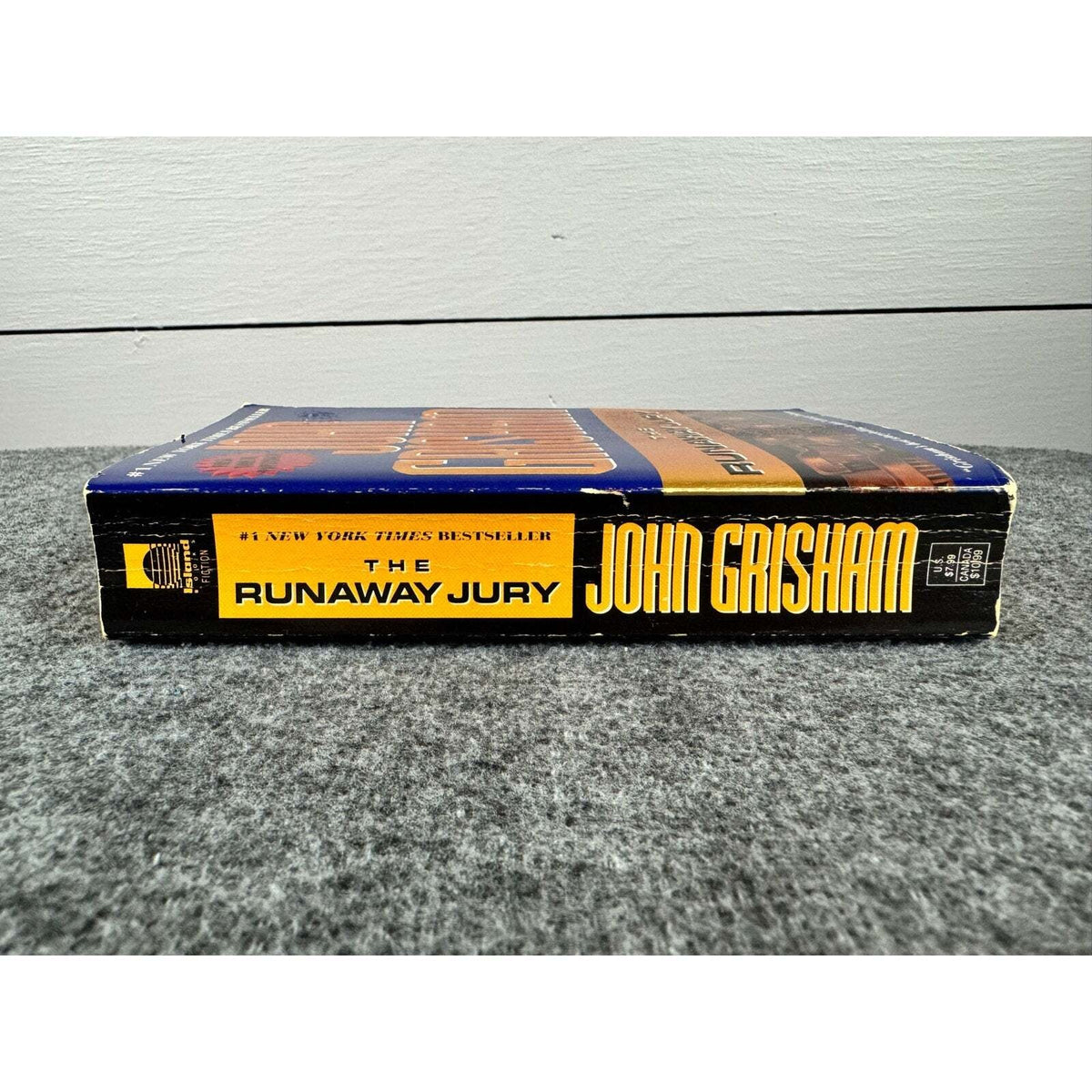 The Runaway Jury by John Grisham (Paperback) - Image 3