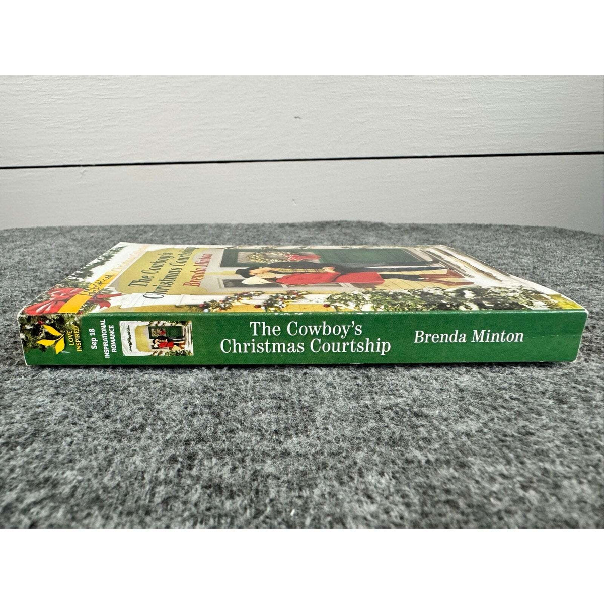 The Cowboy's Christmas Courtship by Brenda Minton (Paperback) - Image 3