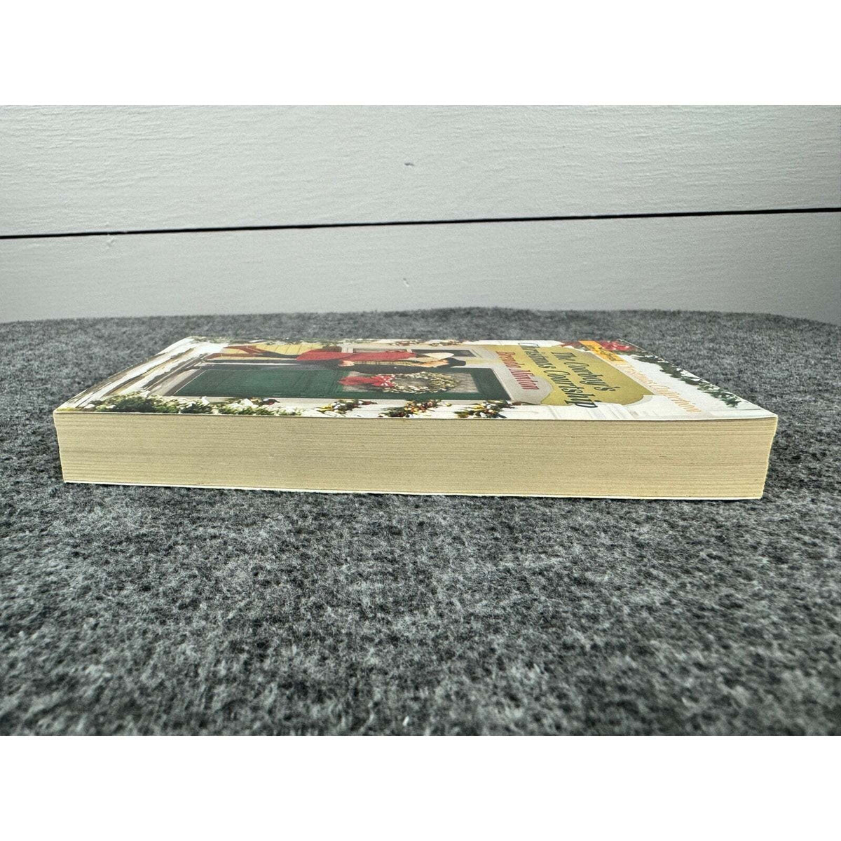 The Cowboy's Christmas Courtship by Brenda Minton (Paperback) - Image 5