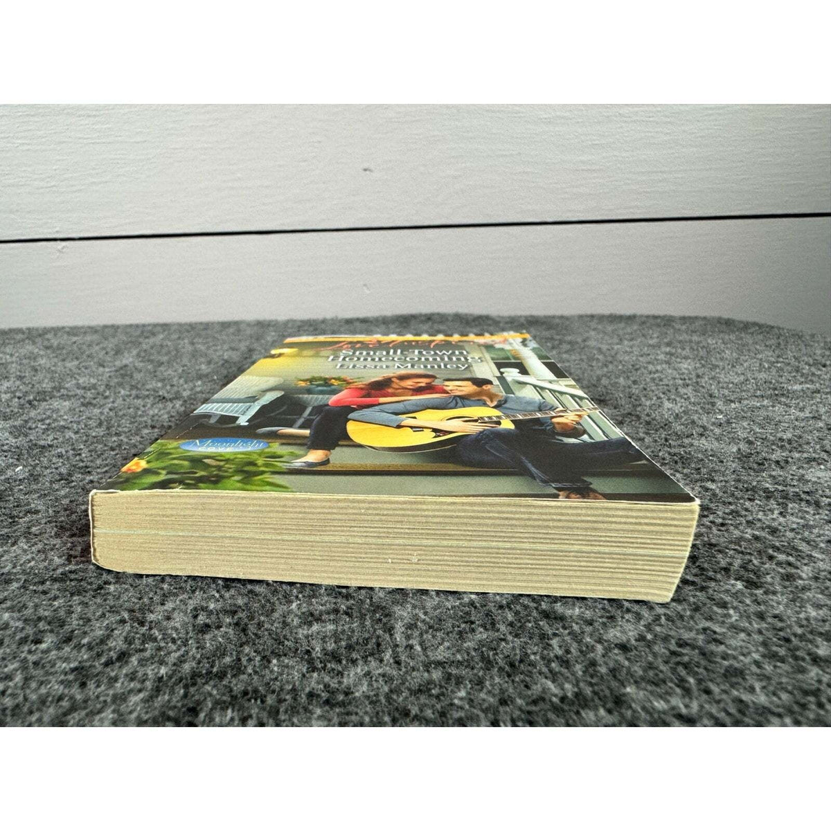 Small-Town Homecoming by Lissa Manley (Paperback) - Image 4