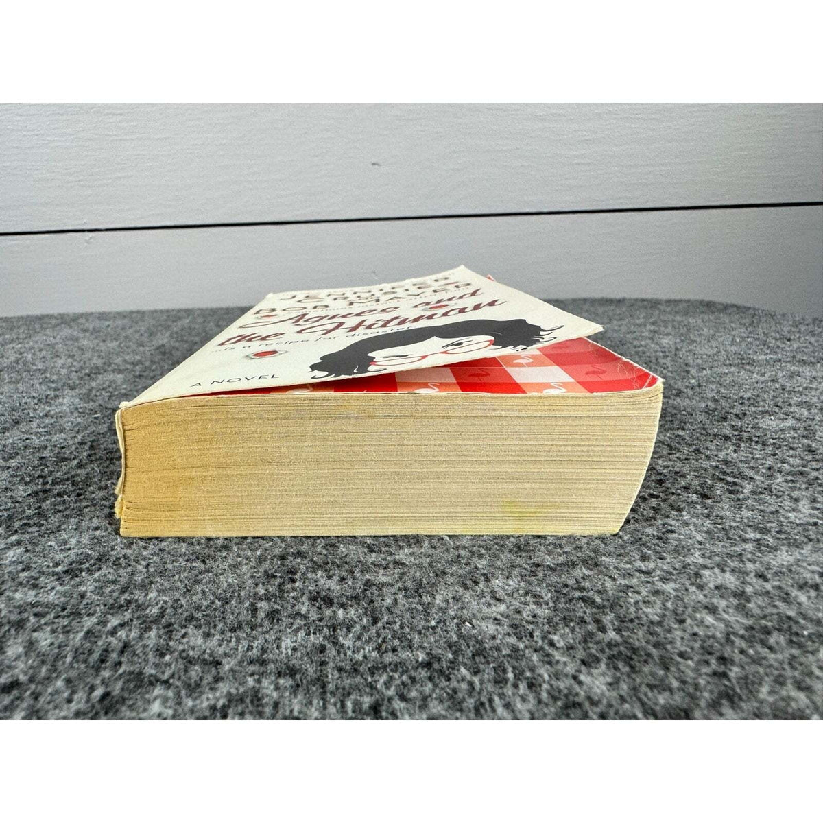 Agnes and the Hitman by Jennifer Cruise (Paperback) - Image 4