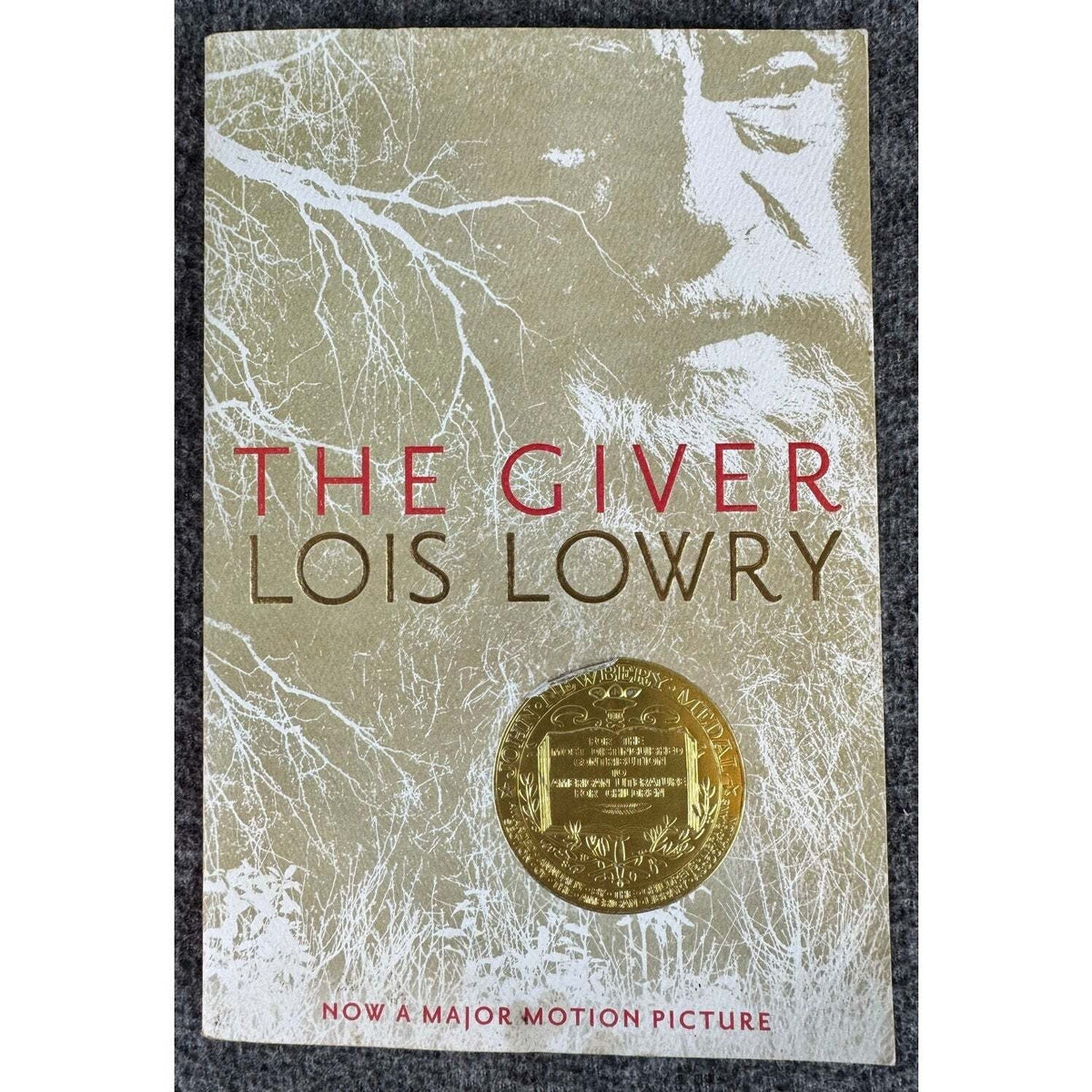The Giver by Lois Lowry (Paperback) - Image 1