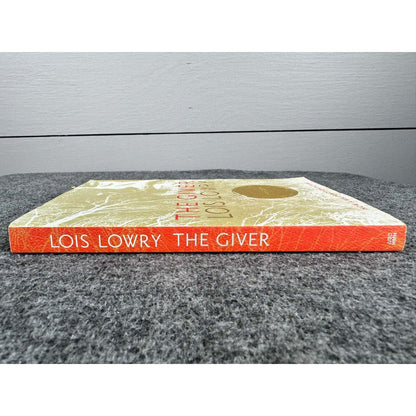The Giver by Lois Lowry (Paperback) - Image 3