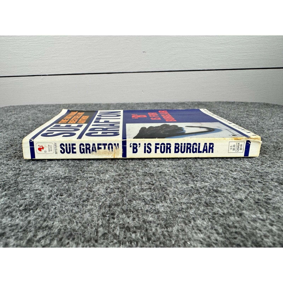 B is for Burglar by Sue Grafton (Paperback) - Image 3