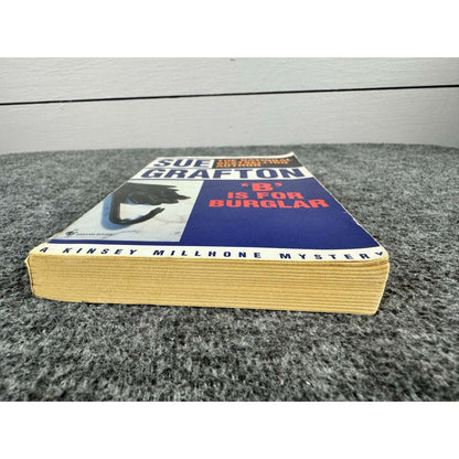 B is for Burglar by Sue Grafton (Paperback) - Image 4