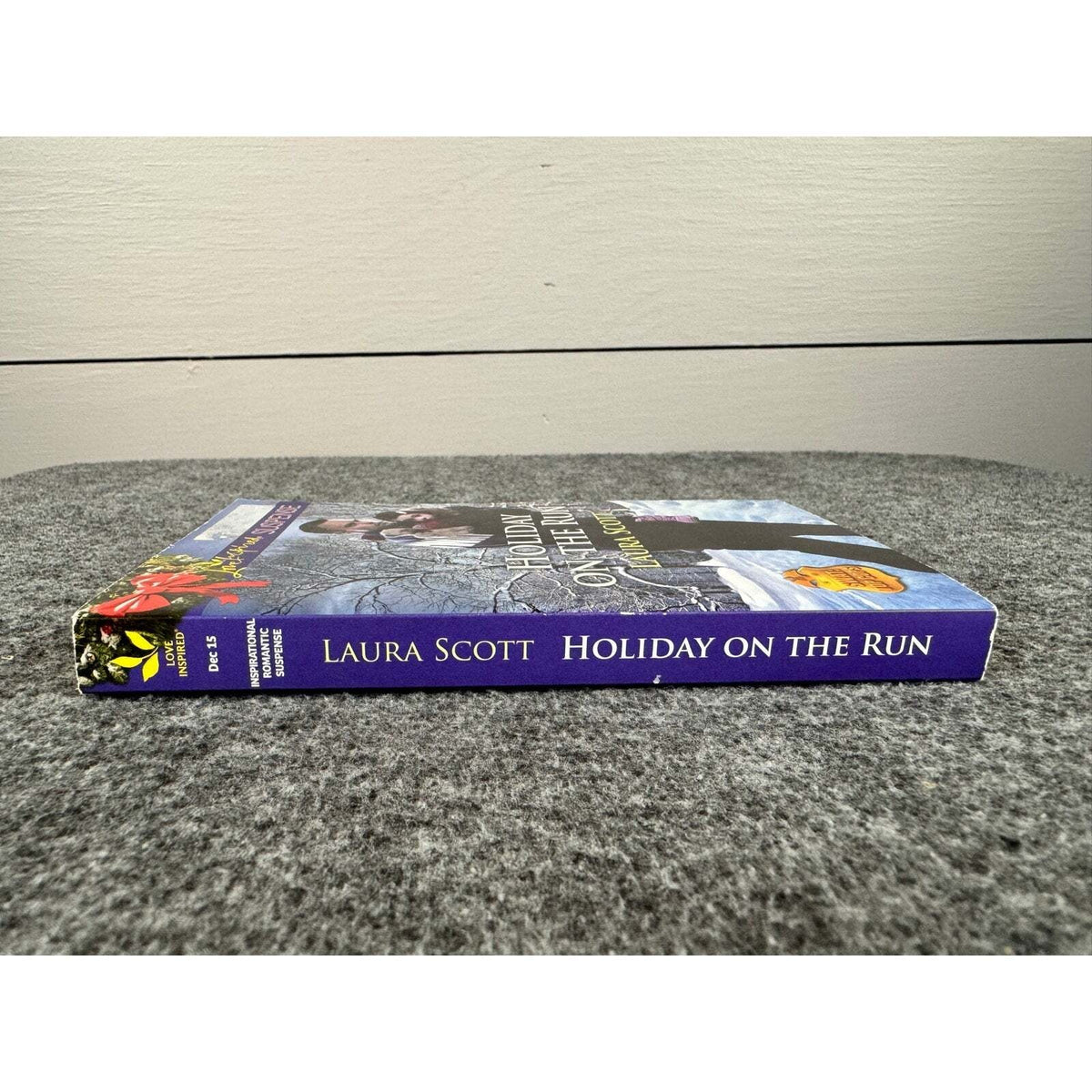 Holiday on the Run by Laura Scott (Paperback) - Image 3