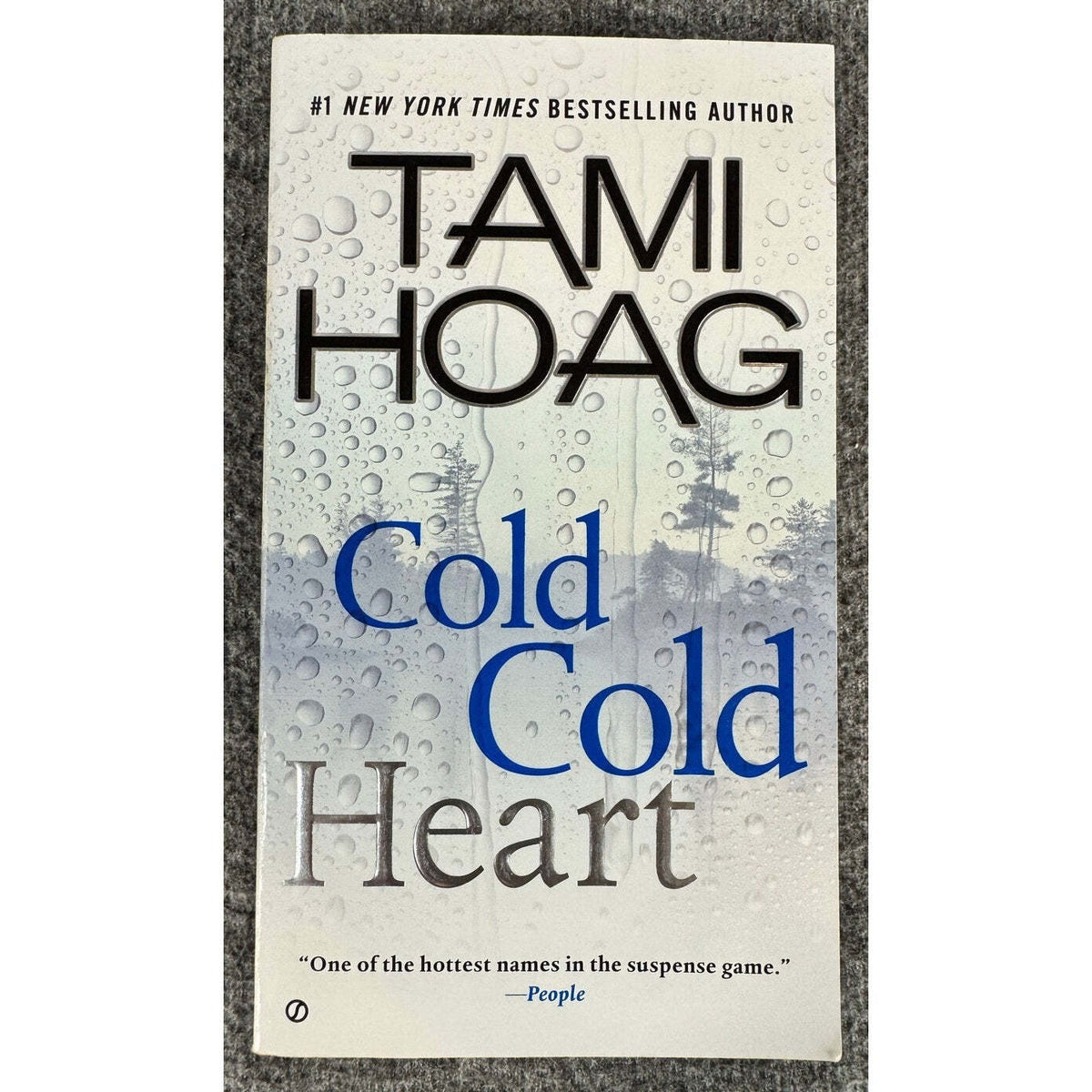 Cold Cold Heart by Tami Hoag (Paperback) - Image 1