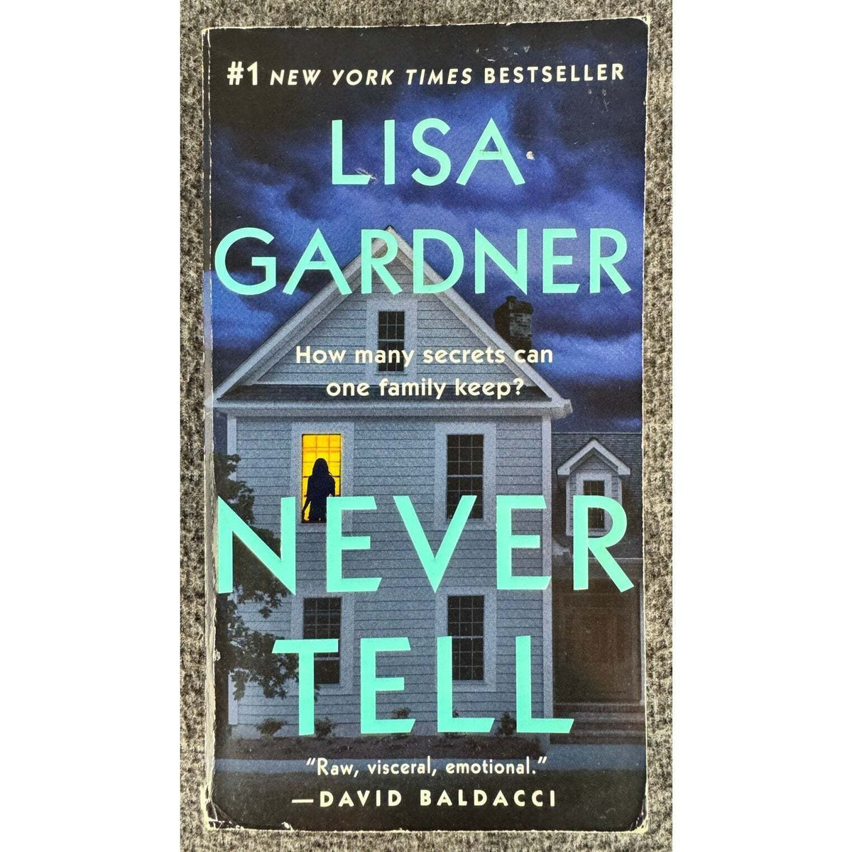 Never Tell by Lisa Gardner (Paperback) - Image 1