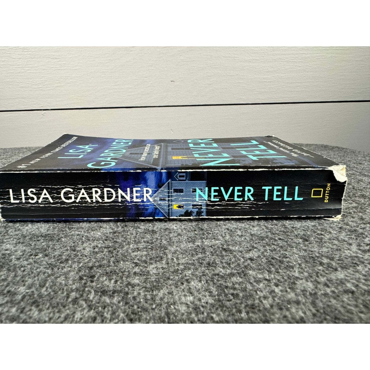 Never Tell by Lisa Gardner (Paperback) - Image 3