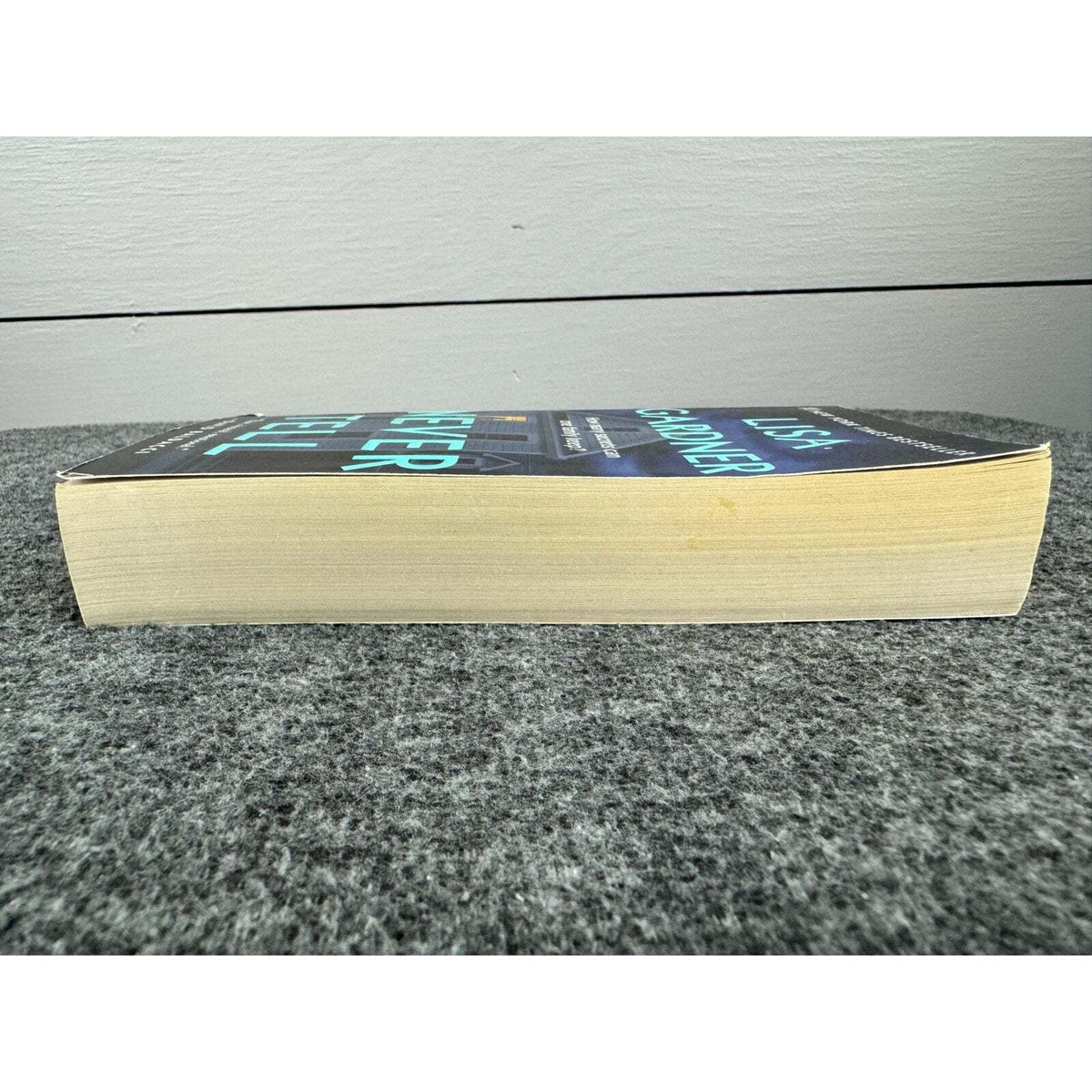 Never Tell by Lisa Gardner (Paperback) - Image 4