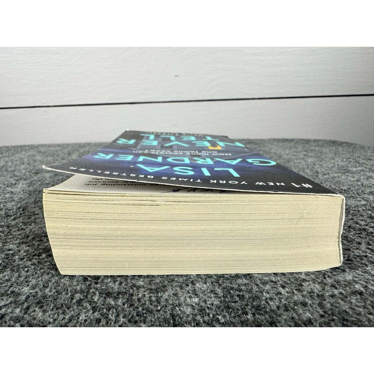 Never Tell by Lisa Gardner (Paperback) - Image 5