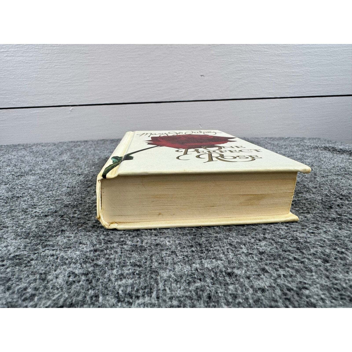 One Perfect Rose by Mary Jo Putney (Hardcover) - Image 4