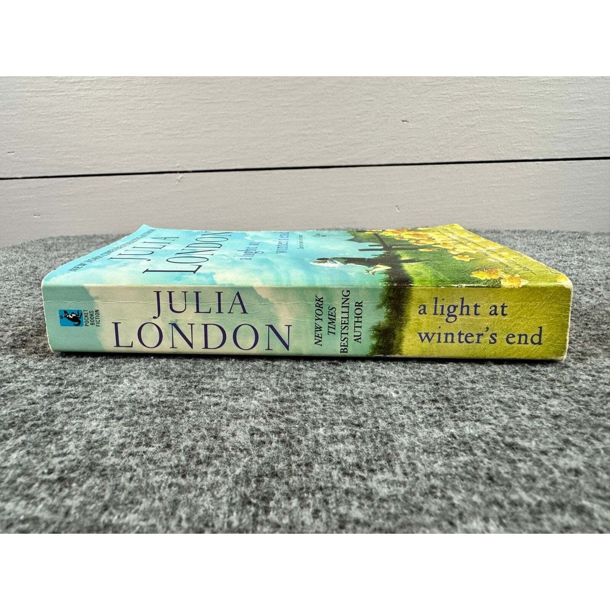 A Light at Winter's End by Julia London (Paperback) - Image 3