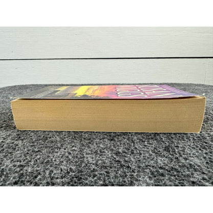 The Summer Hideaway by Susan Wiggs (Paperback) - Image 5