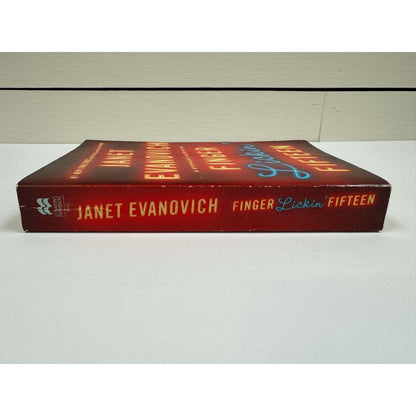 Finger Lickin' Fifteen by Janet Evanovich (Paperback) - Image 3