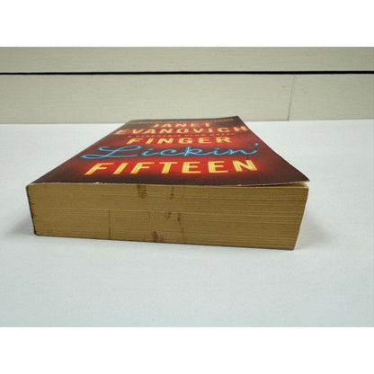 Finger Lickin' Fifteen by Janet Evanovich (Paperback) - Image 4